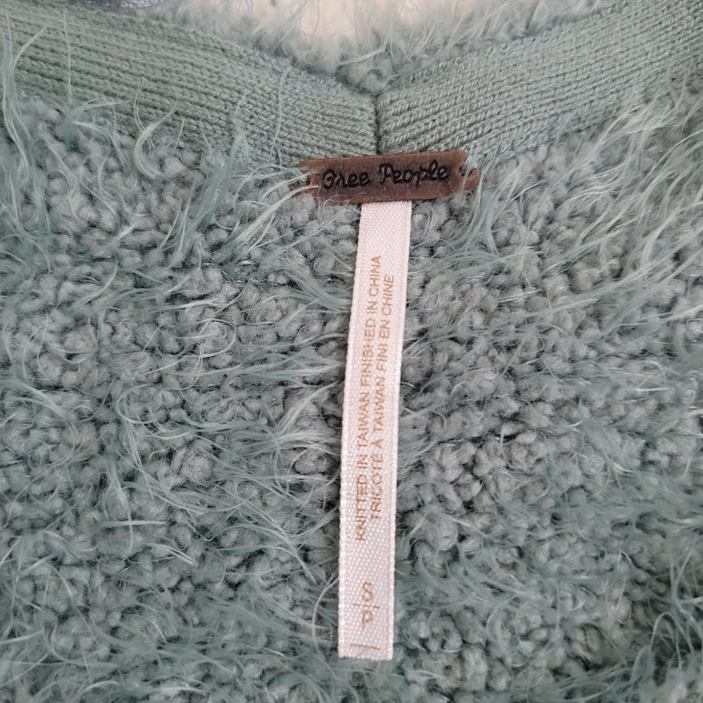 Free People Icing‎ Sweater Small Eyelash Knit V-Neck Sage Green Fuzzy Pullover